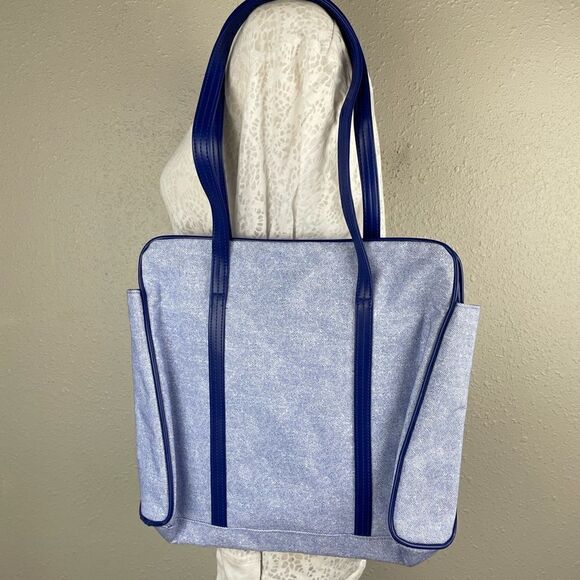 Clinique Gift Bag EUC - Picture 3 of 6